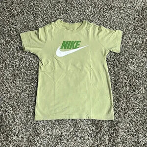 Nike boys short sleeve